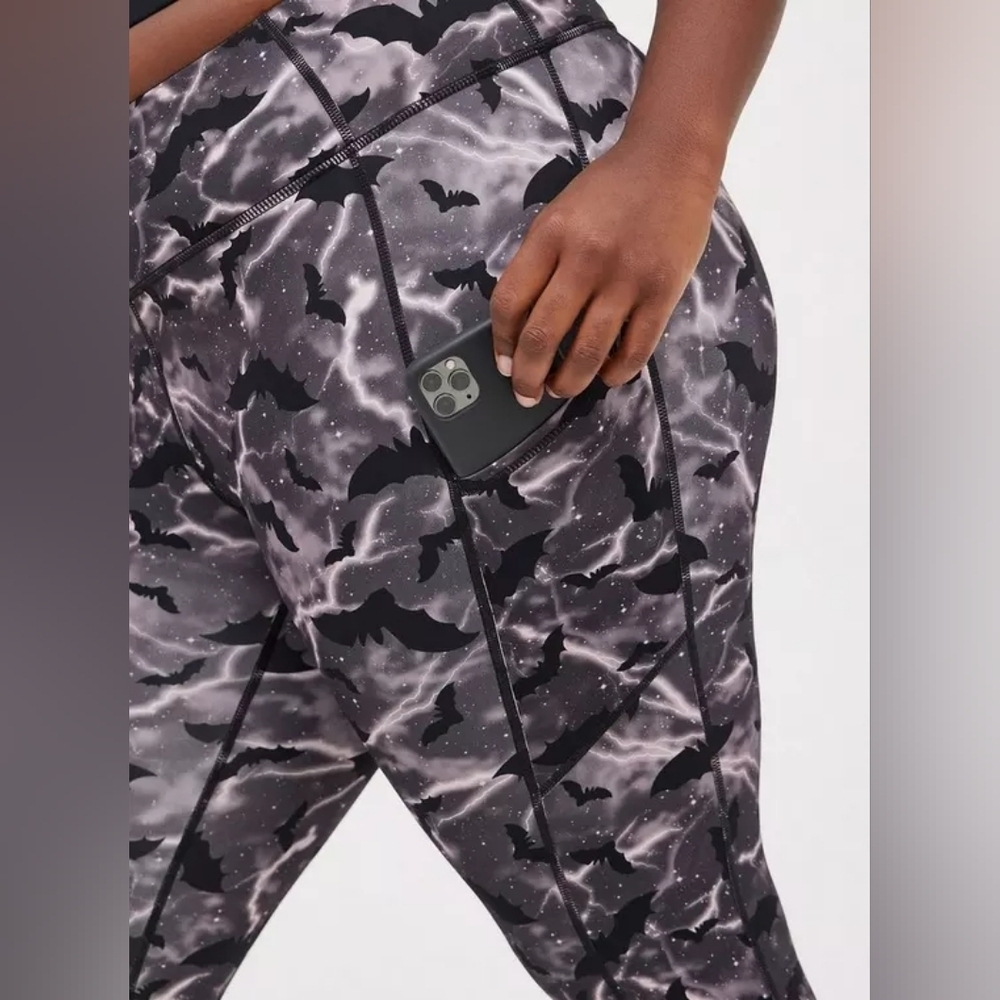 Torrid Performance Lite Full Length Active Legging stormy bat 2x - Picture 3 of 16